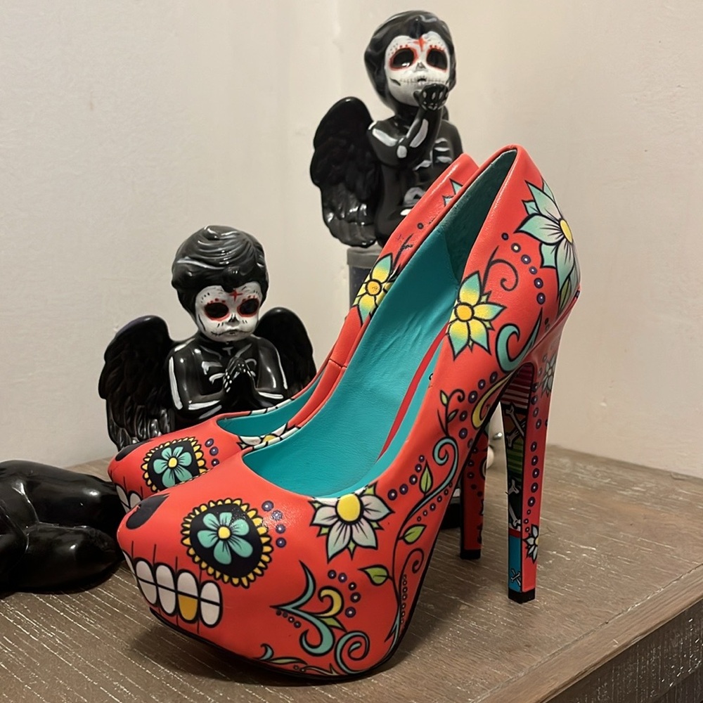 Taylor Says Platform High Heels Skully